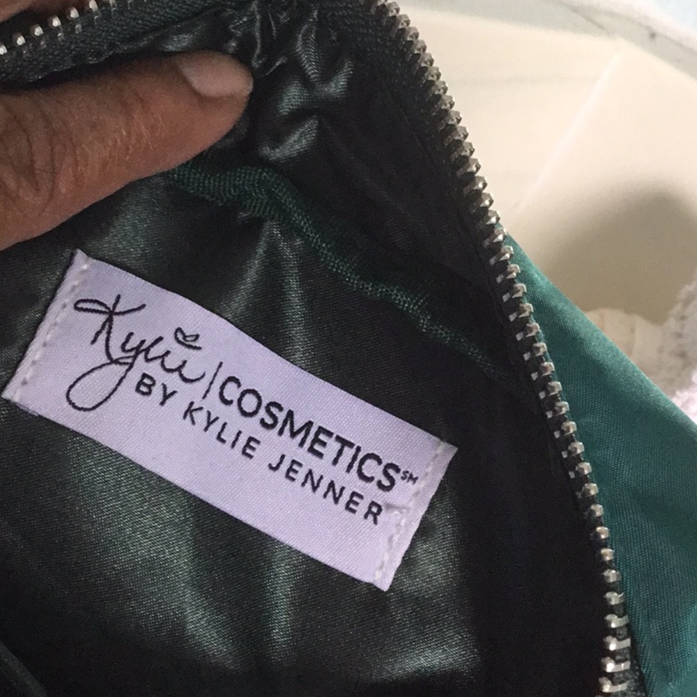 Kylie makeup , beauty bag - Picture 3 of 4